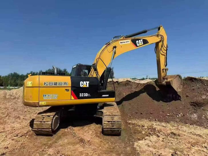 Buy Caterpillar 323 Used Excavator / 1