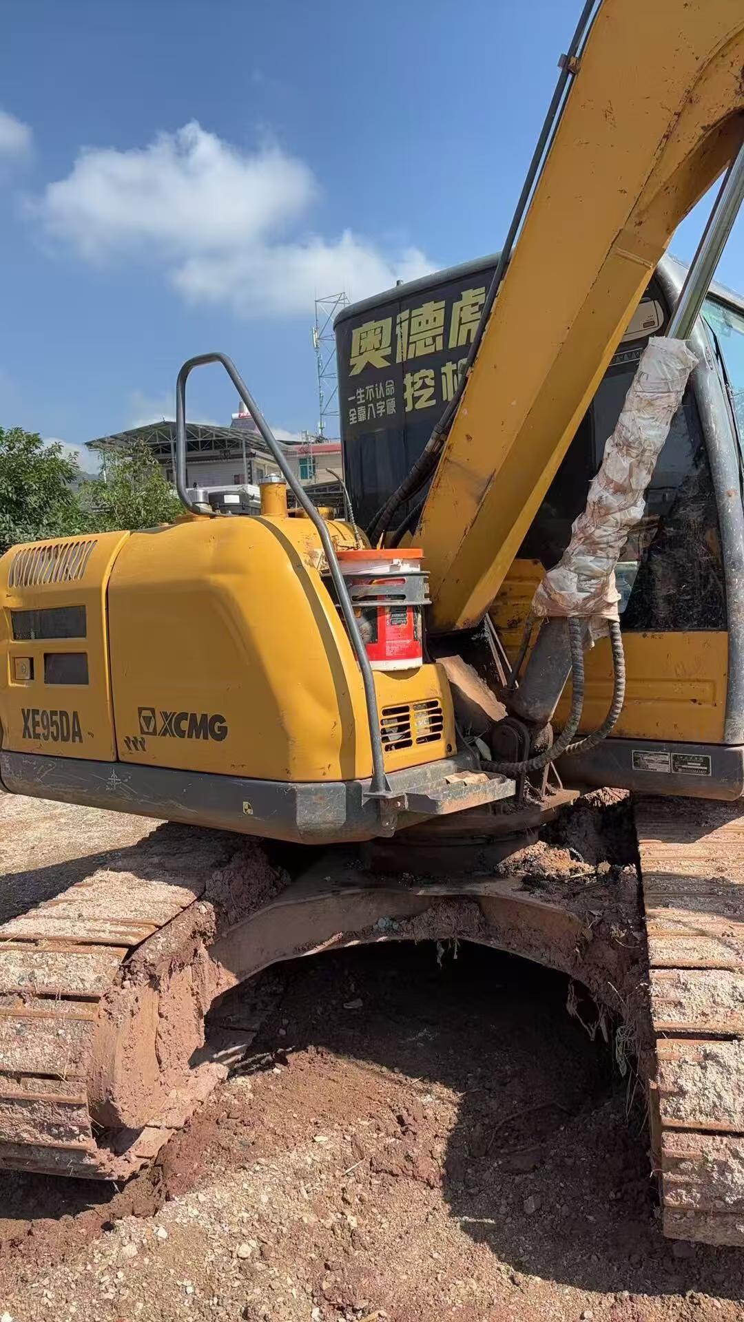 Buy XCMG XE75C Used Excavator / 9