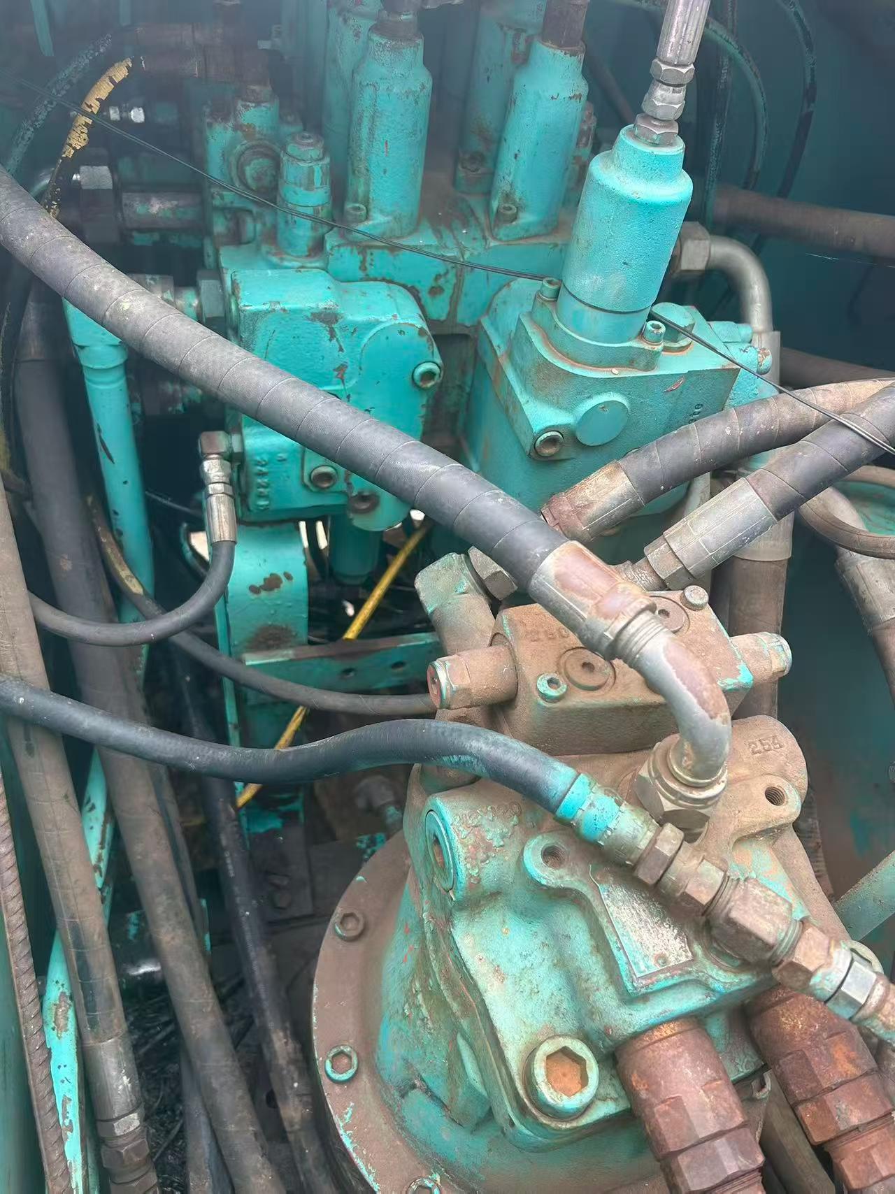 Buy Kobelco SK200-2 Used Excavator / 6