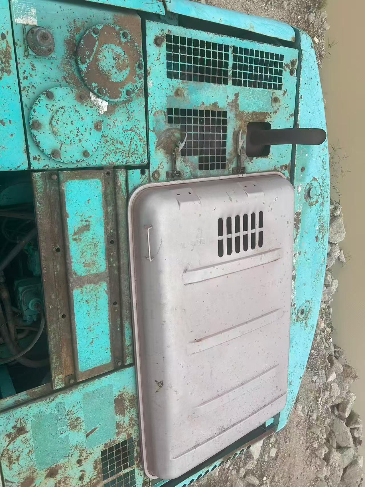 Buy Kobelco SK200-2 Used Excavator / 7