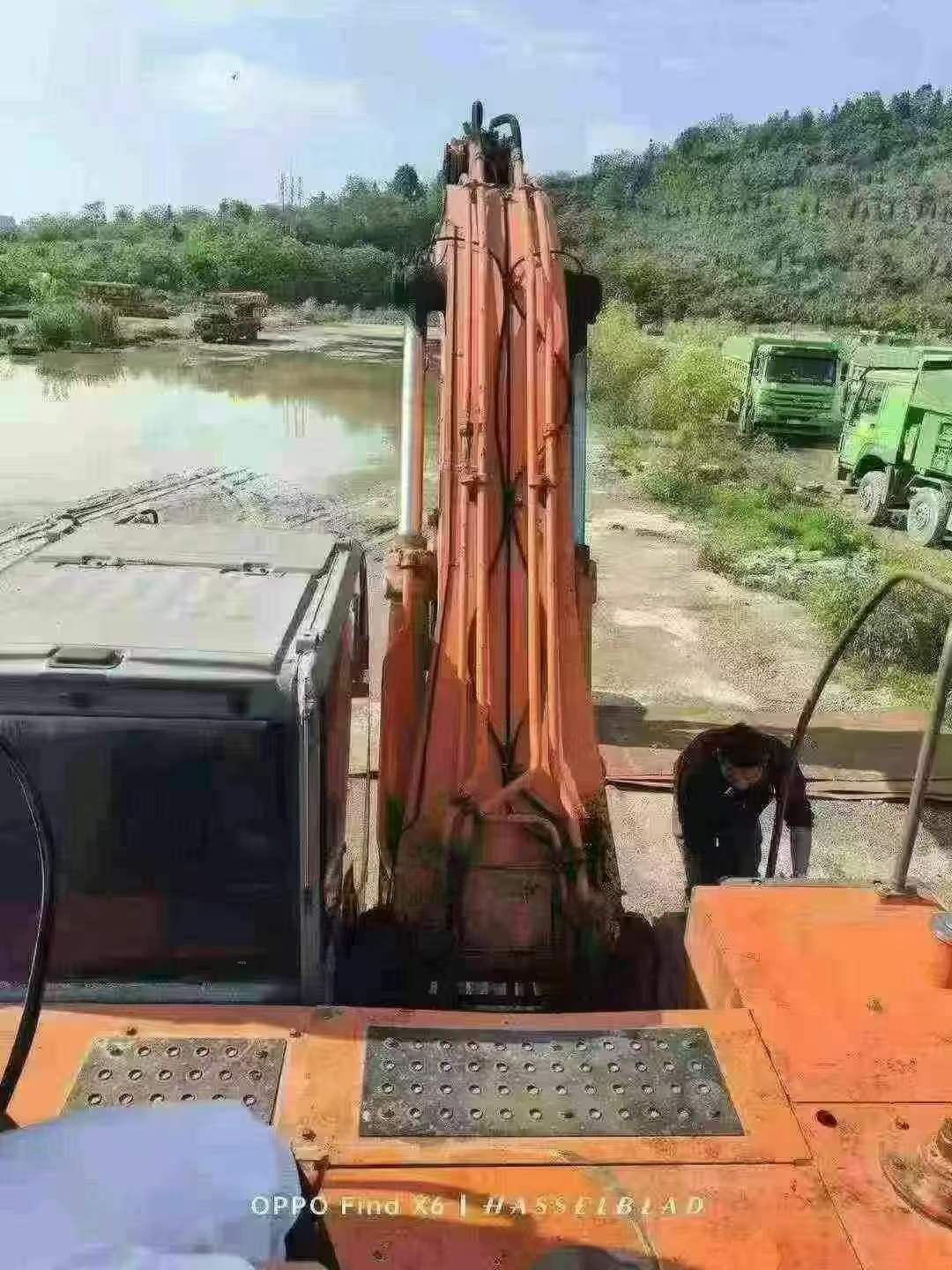 Buy Hitachi ZX270-3 Used Excavator / 4