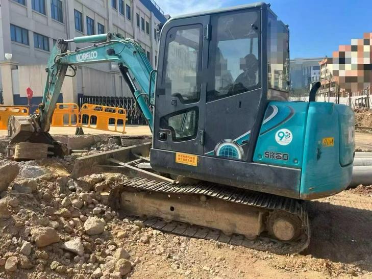 Buy Kobelco SK60 Used Excavator / 1