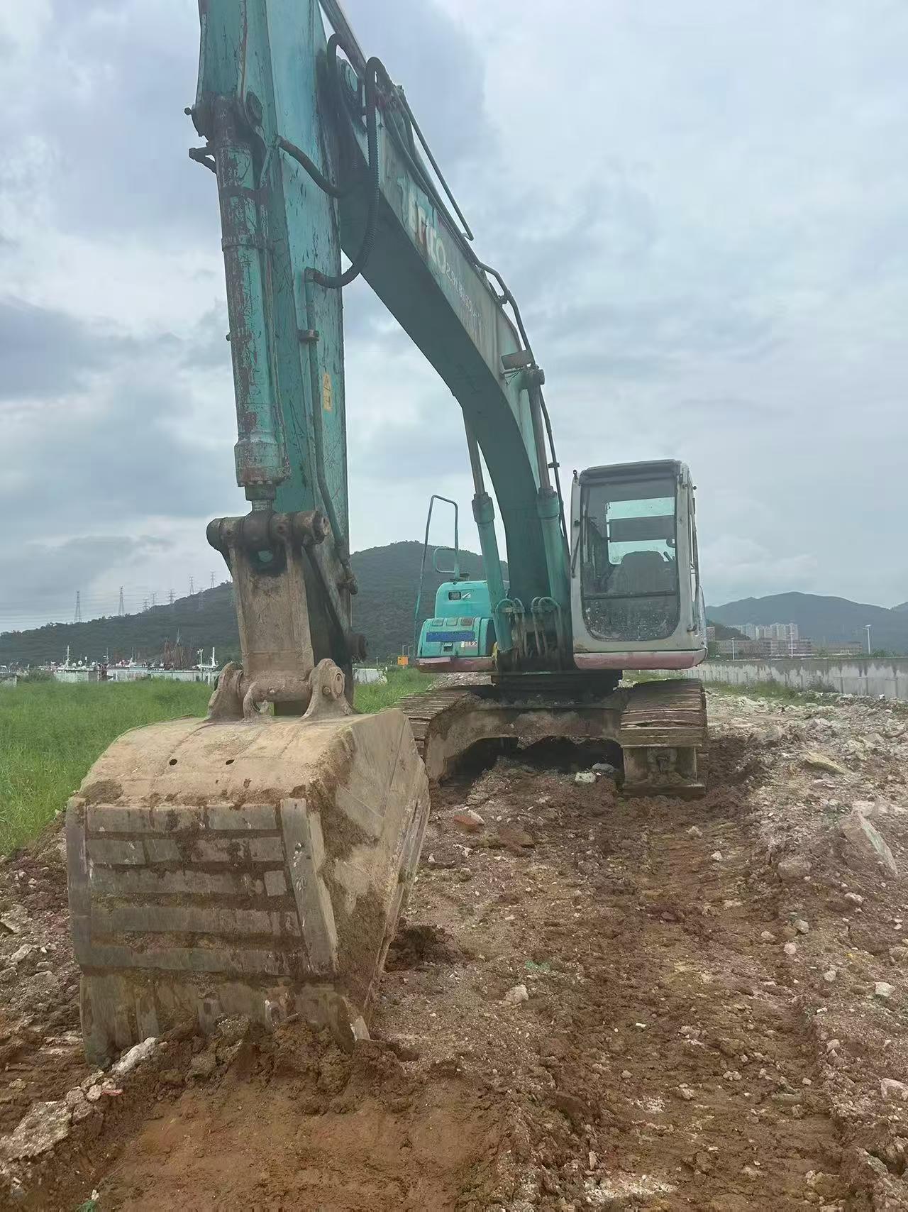 Buy Kobelco SK200-2 Used Excavator / 3