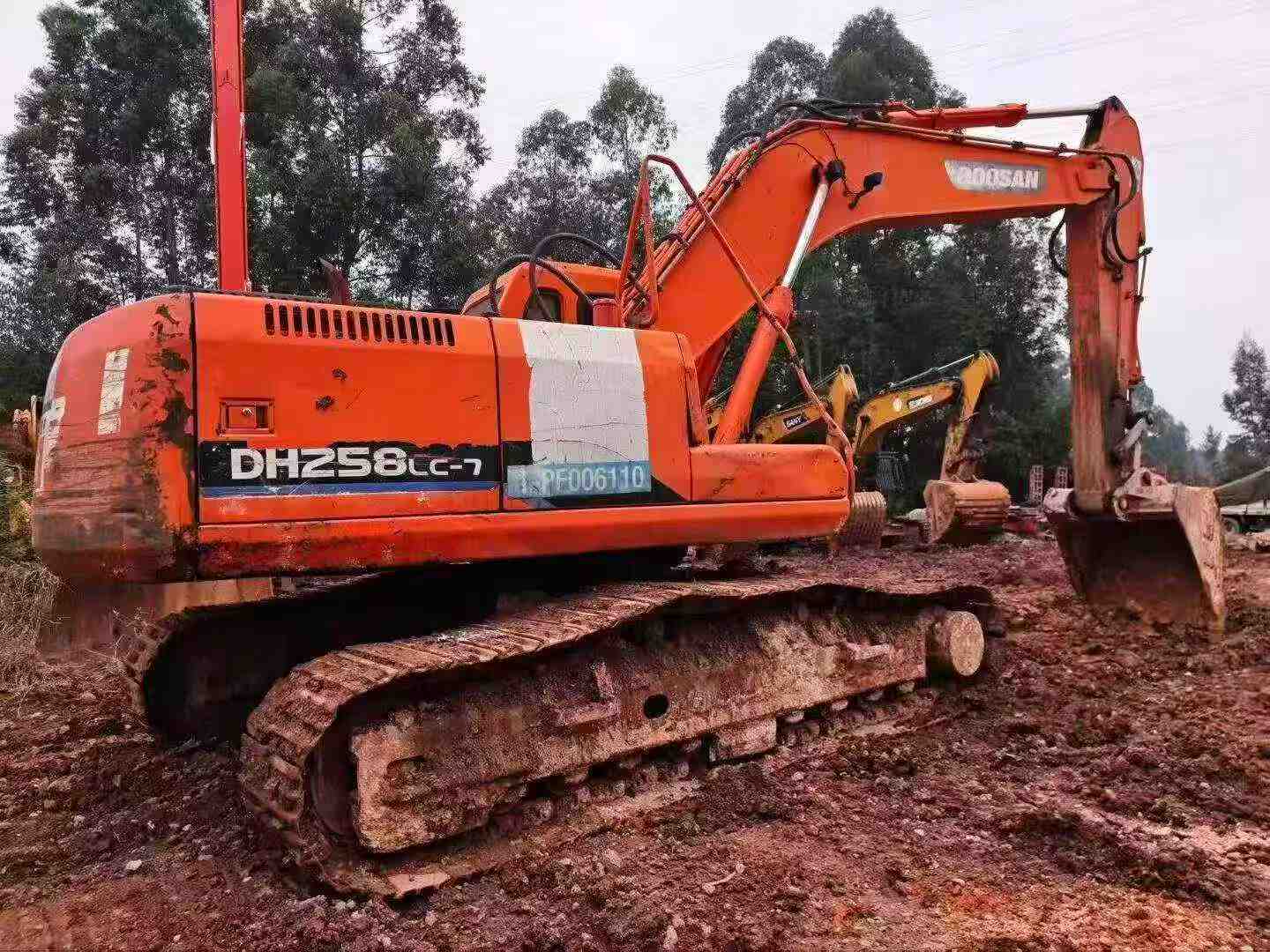 Buy Doosan DH225-7 Used Excavator / 4