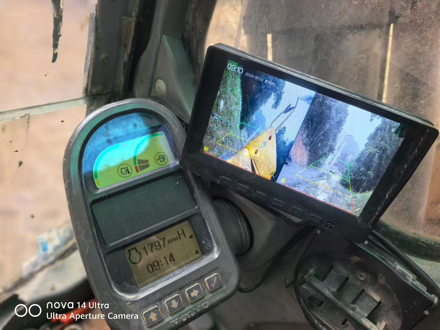 Buy Volvo EC210B Used Excavator / 3
