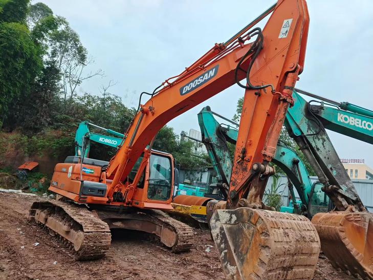 Buy Doosan DX260LC Used Excavator / 1