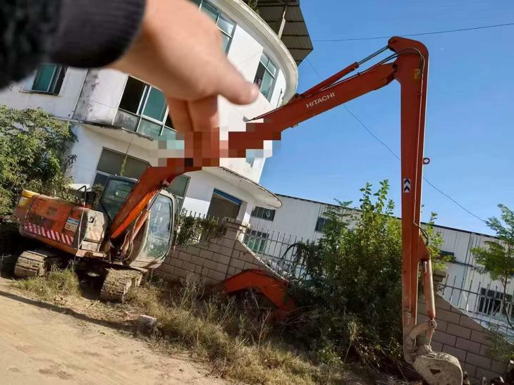 Buy Hitachi ZX60 Used Excavator / 1