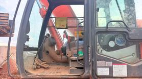 Buy Hitachi EX200-3 Used Excavator / 4 Buy Hitachi EX200-3 Used Excavator / 4