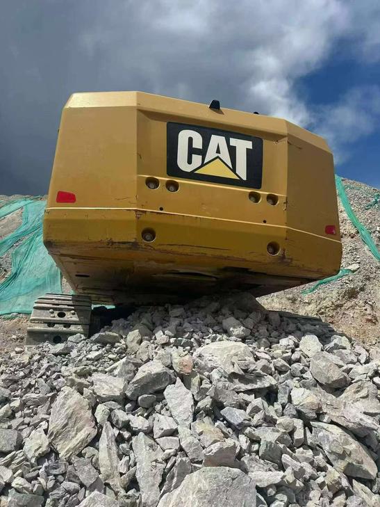 Buy Caterpillar 374D Used Excavator / 1