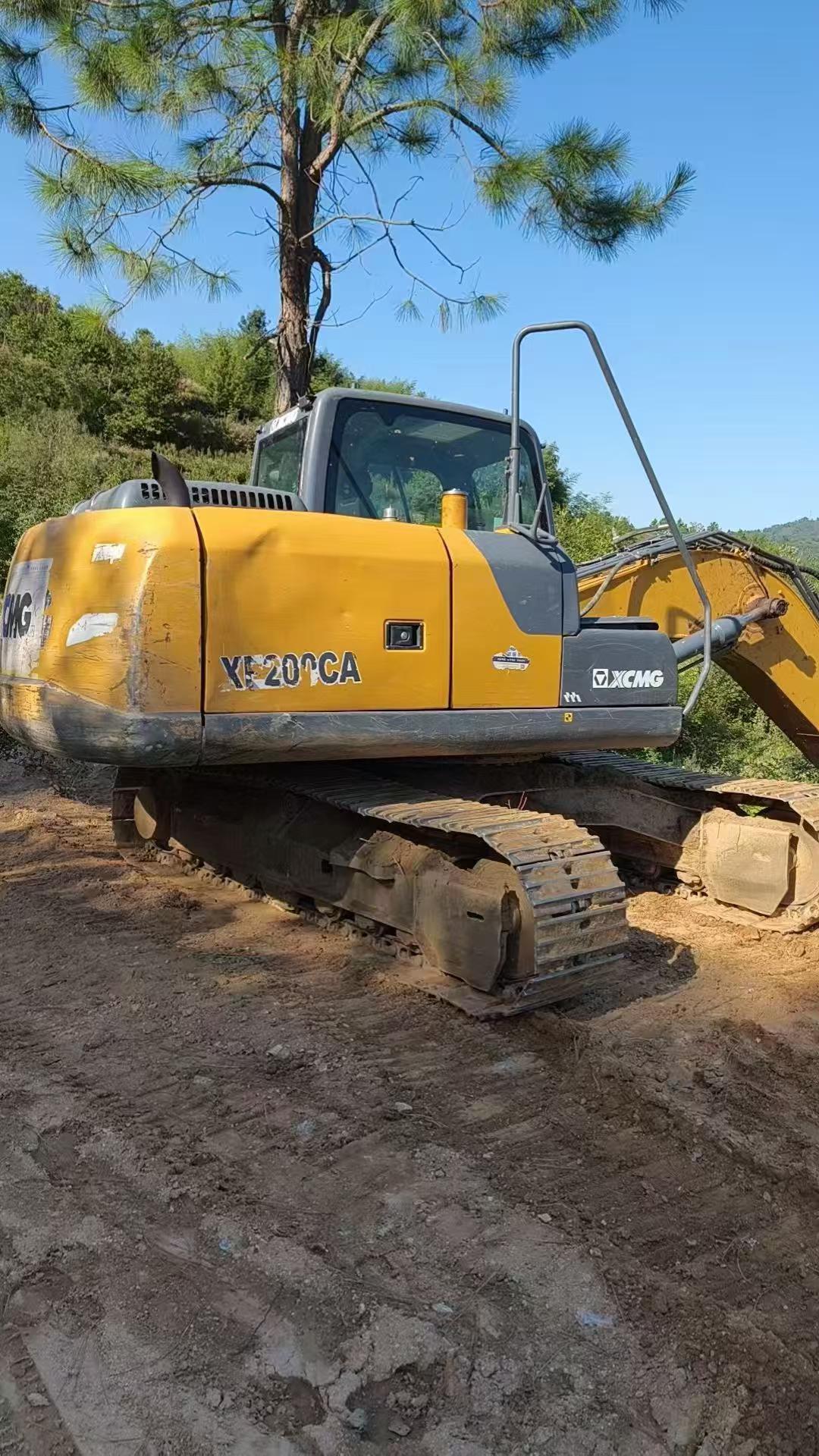 شراء حفارة XCMG XE135D مستعملة / 2