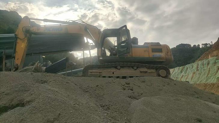 Buy XCMG XE270DK Used Excavator / 1