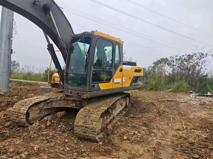 Buy Volvo EC200 Used Excavator / 1