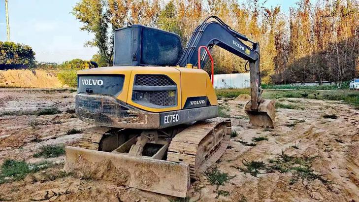 Buy Volvo EC75D Used Excavator / 1