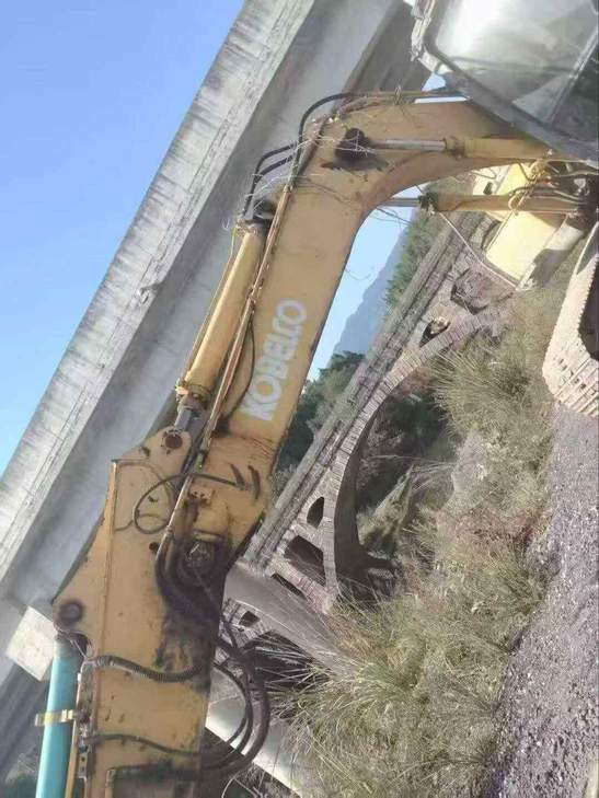 Buy Kobelco SK140LC-8 Used Excavator / 1