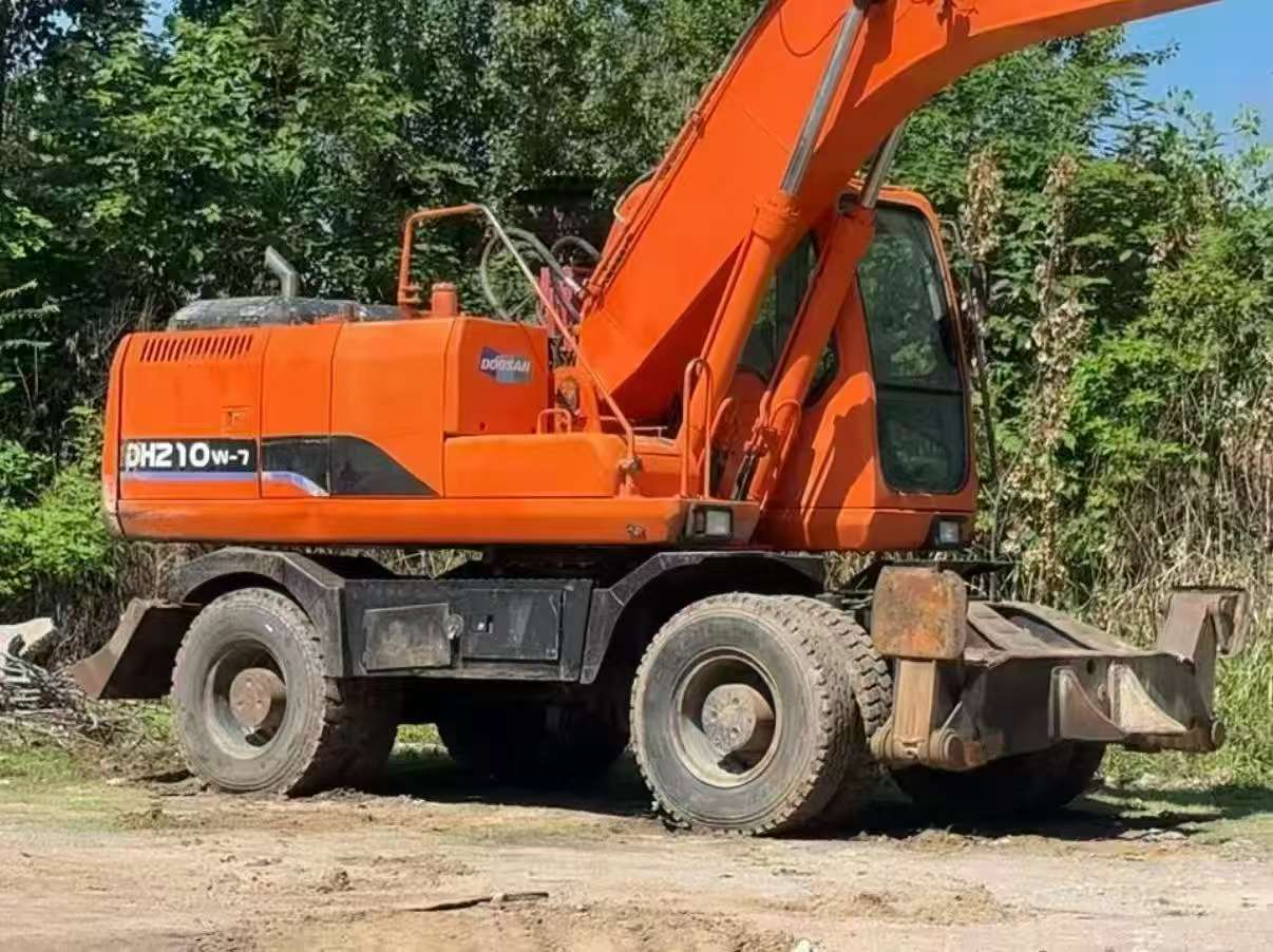 Buy Doosan DH210W-7 Used Excavator / 5