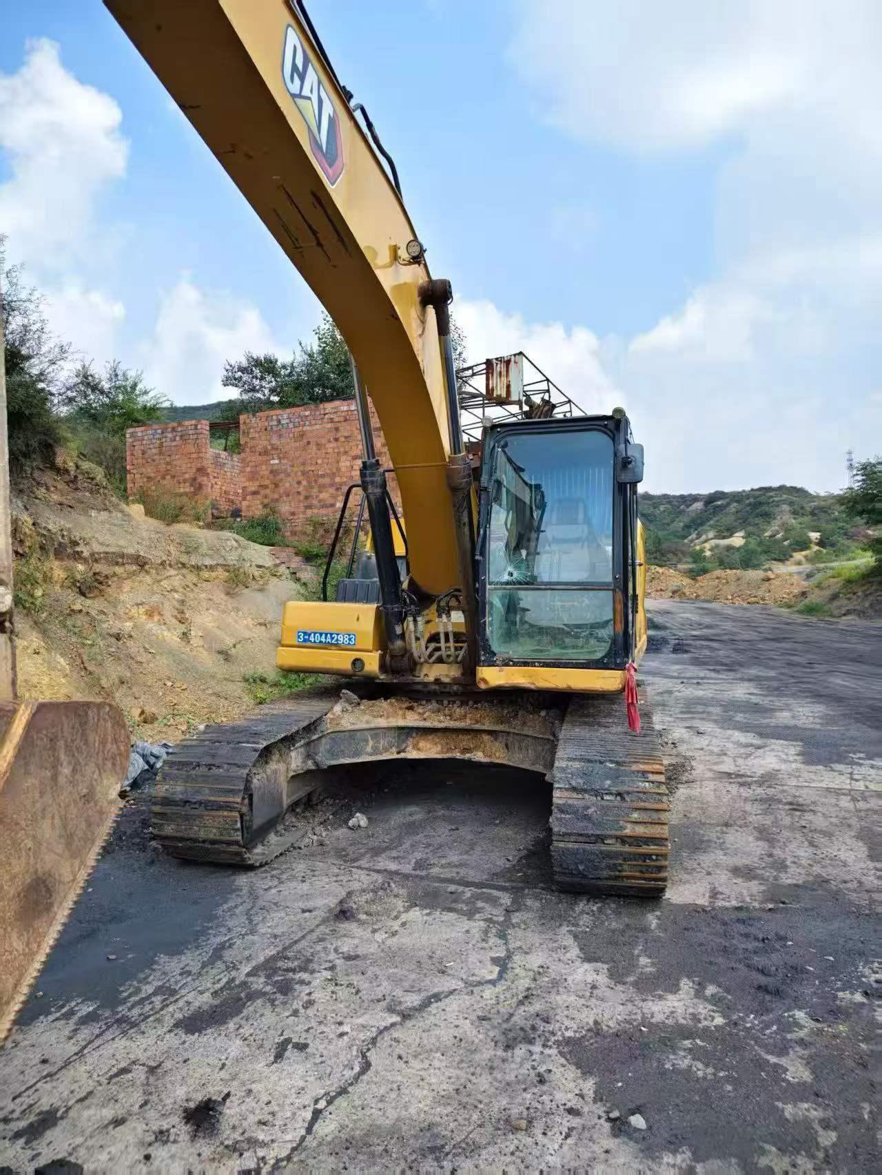 Buy Caterpillar 323 Used Excavator / 5