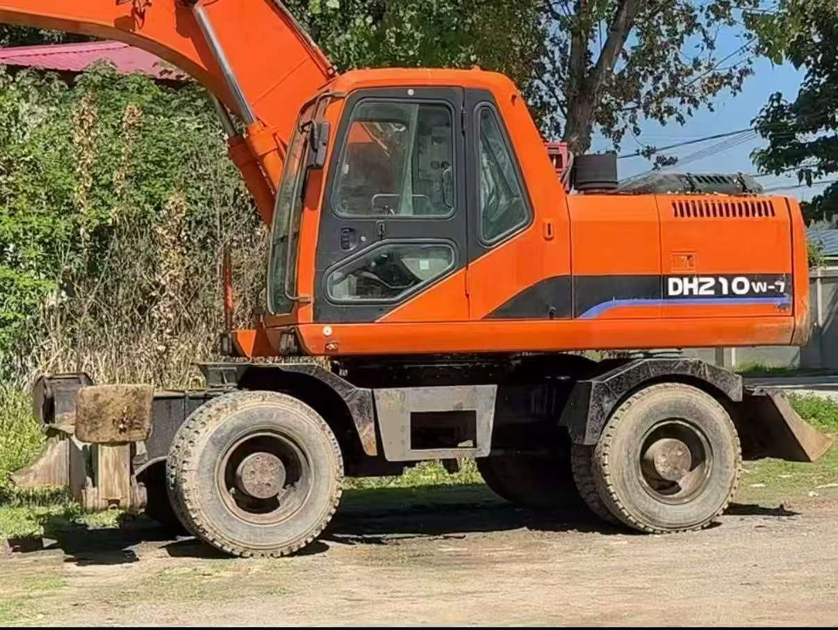 Buy Doosan DH210W-7 Used Excavator / 3