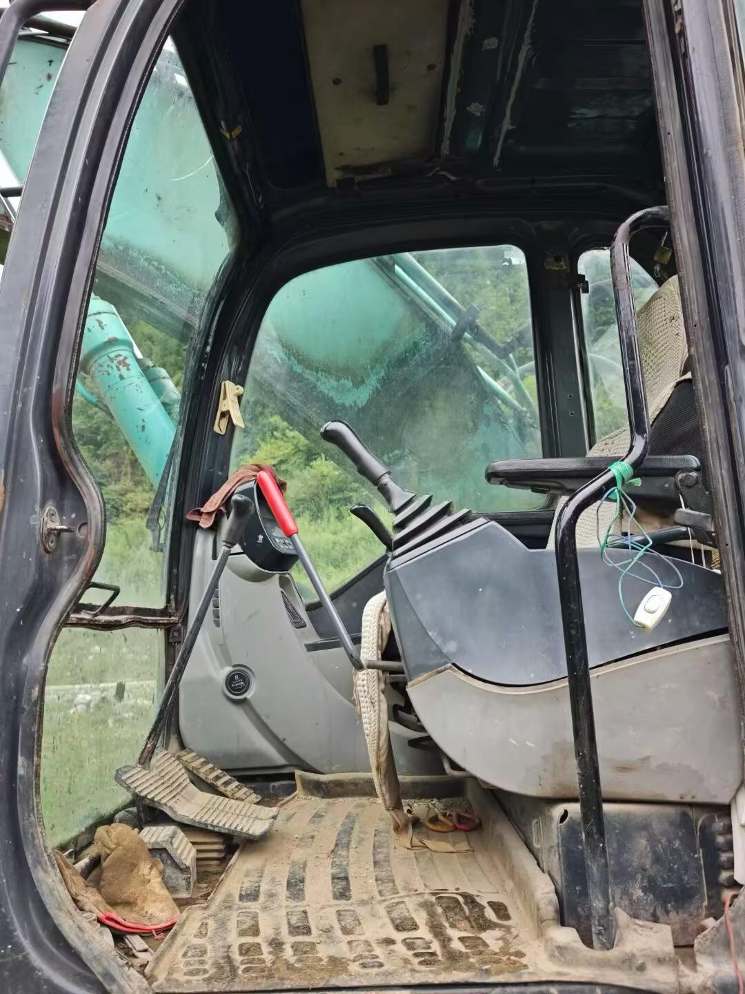 Buy Kobelco SK200 Used Excavator / 3