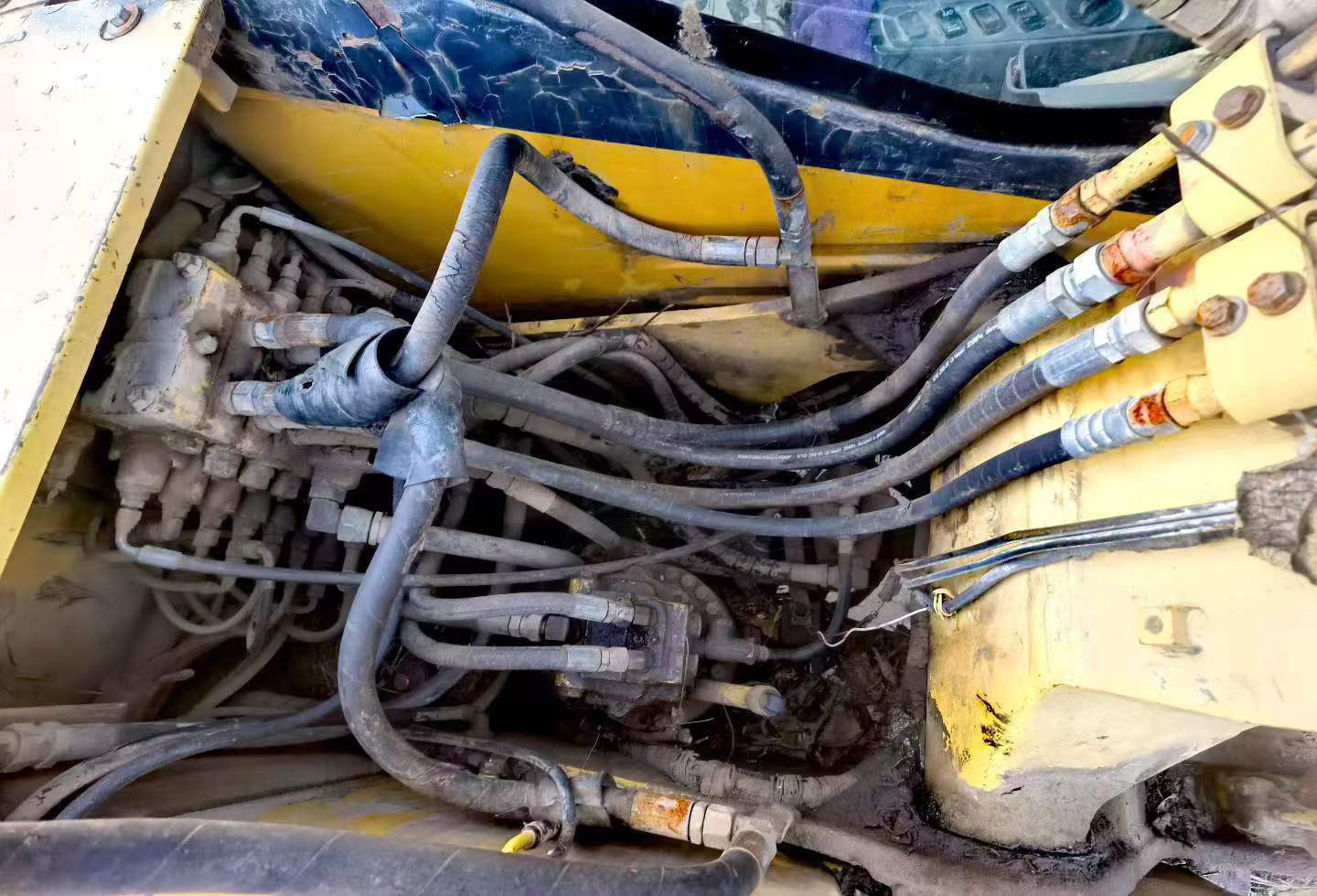 Buy Komatsu PC130 Used Excavator / 6