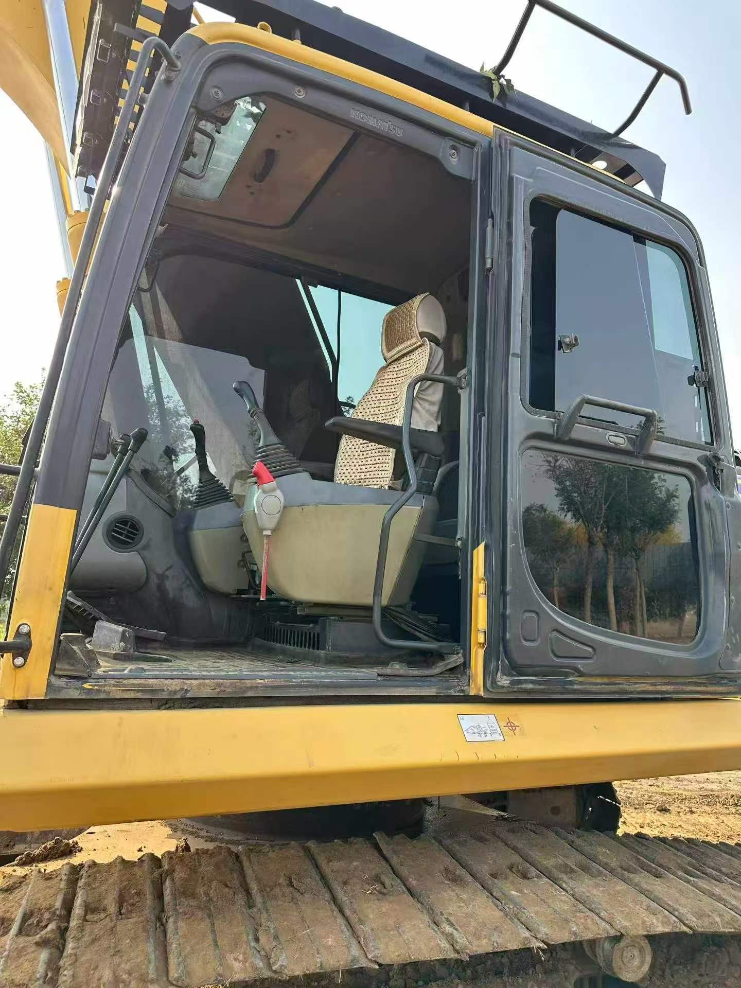 Buy Komatsu PC240-6 Used Excavator / 6