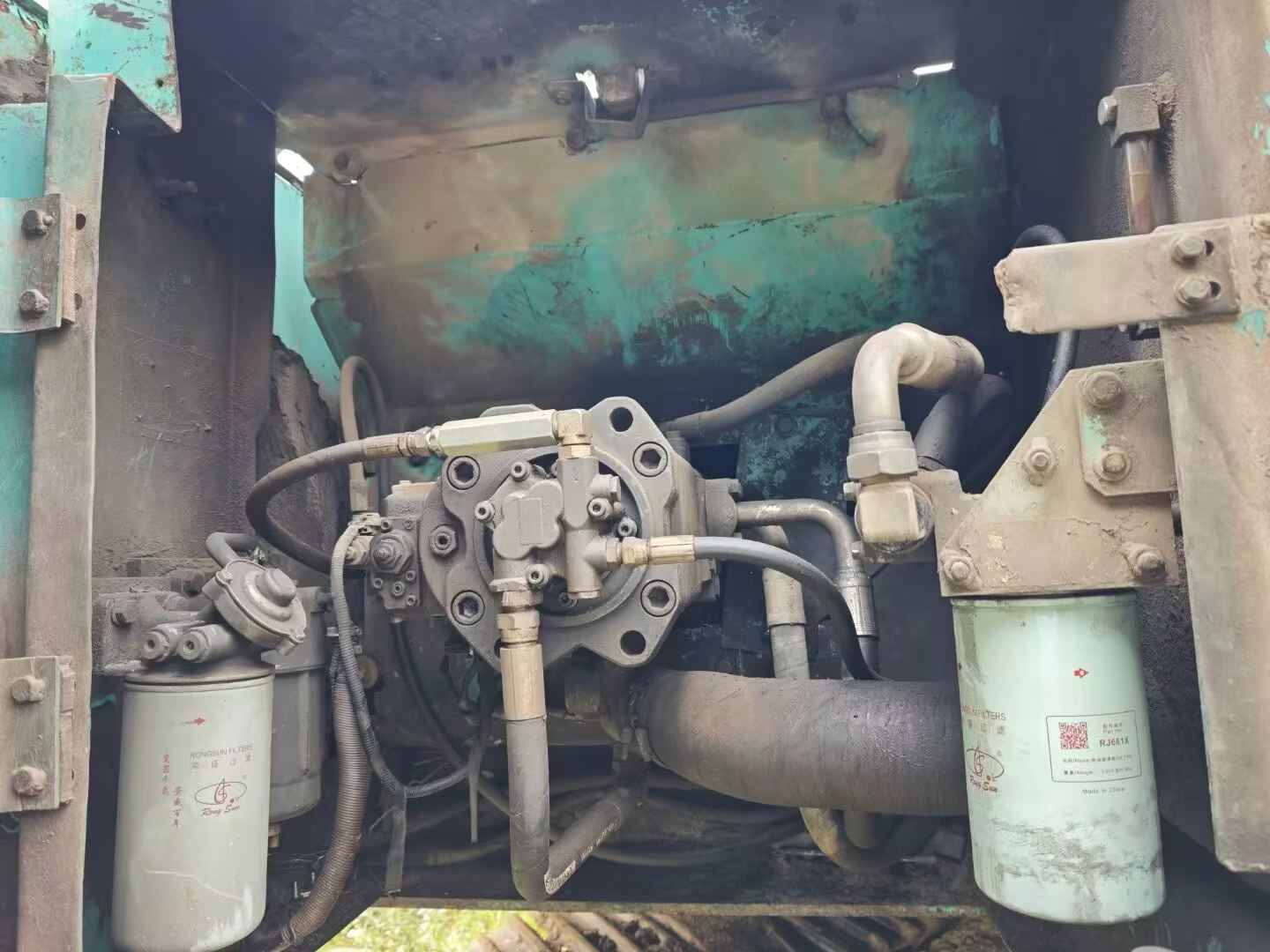 Buy Kobelco SK200 Used Excavator / 6