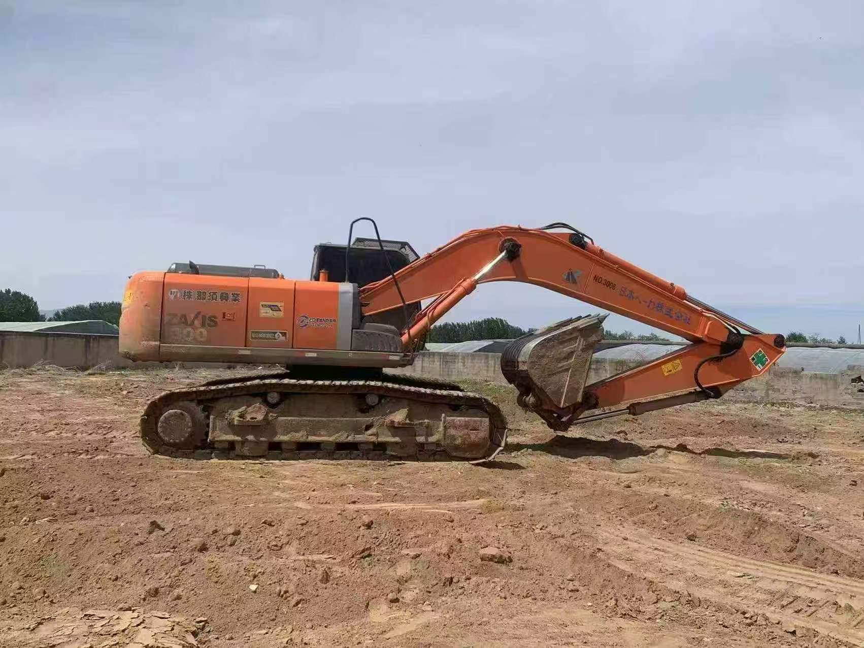 شراء حفارة Hitachi ZX270-3 مستعملة / 3