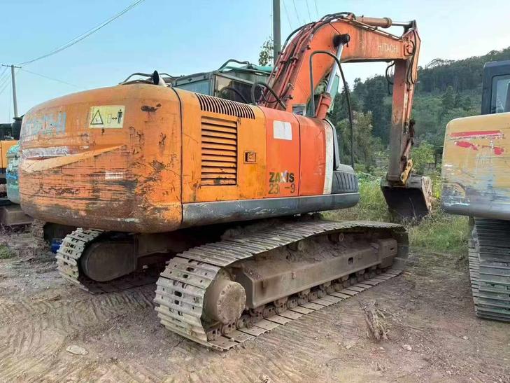Buy Hitachi EX200-3 Used Excavator / 1