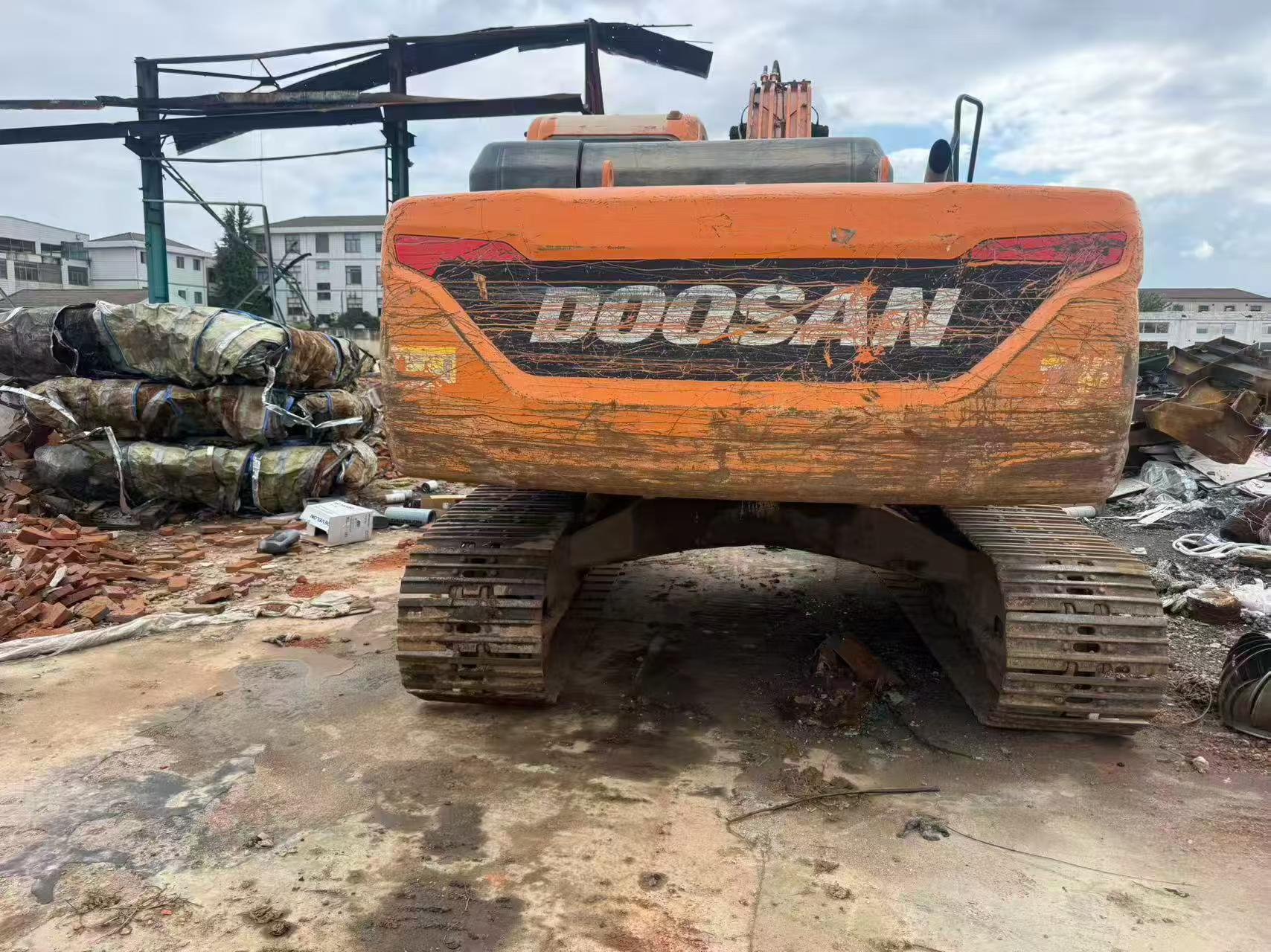 شراء حفارة Doosan DH220 مستعملة / 2