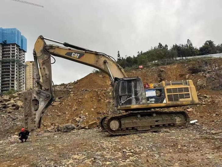 Buy Caterpillar 349E Used Excavator / 1
