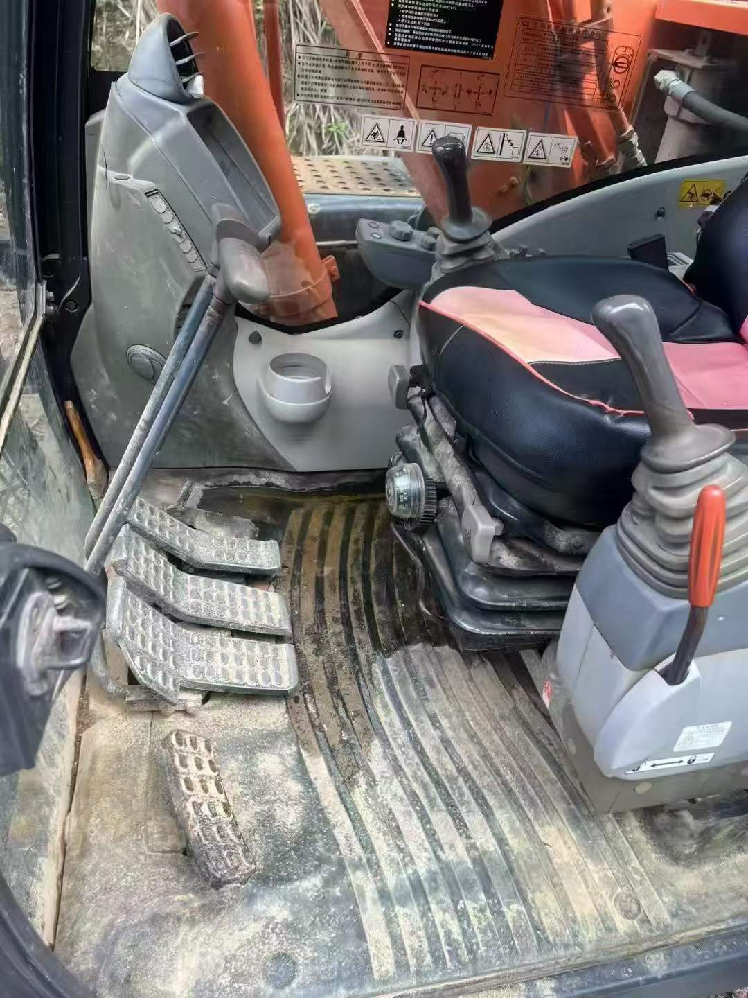 Buy Hitachi EX130 Used Excavator / 4