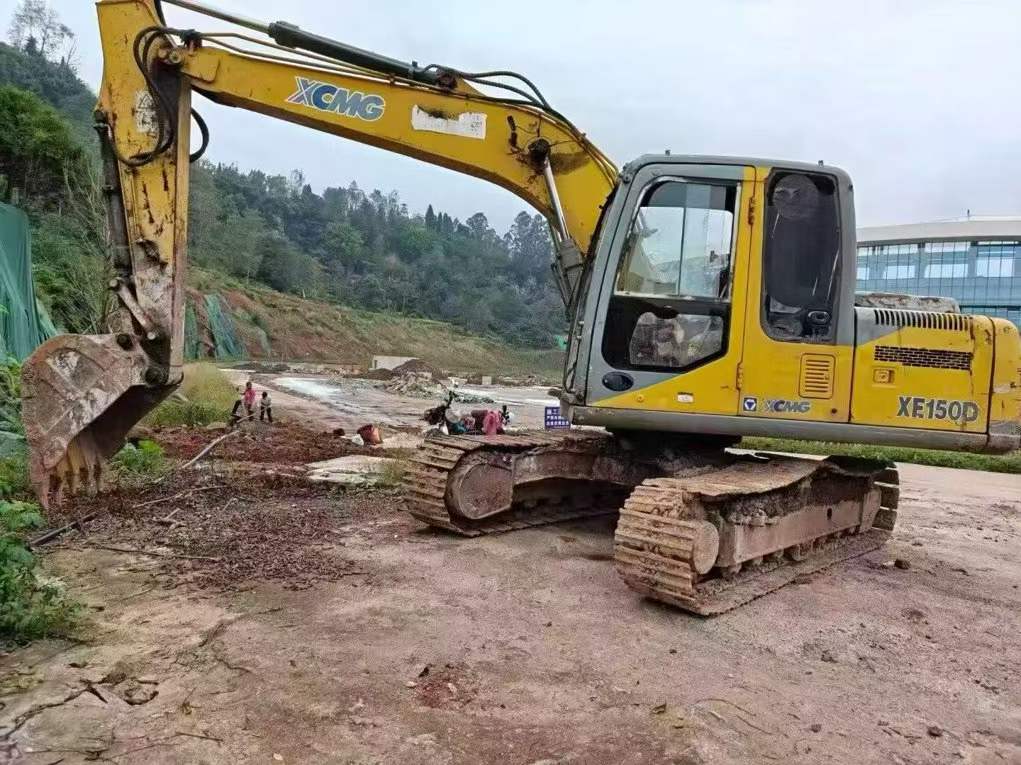 Buy XCMG XE135B Used Excavator / 1