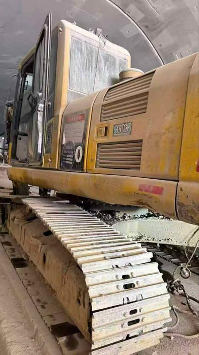 Buy Komatsu PC220-8 Used Excavator / 1