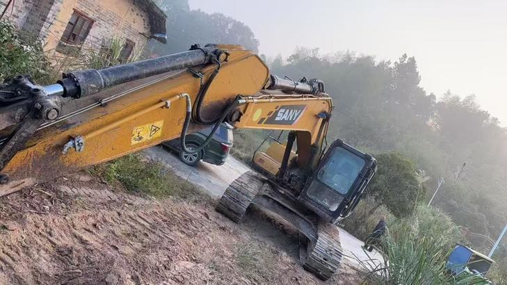 Buy Sany SY205C Used Excavator / 1