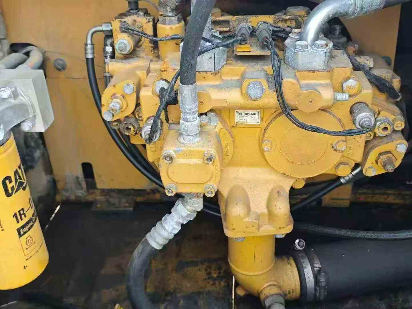 Buy Caterpillar 323 Used Excavator / 4