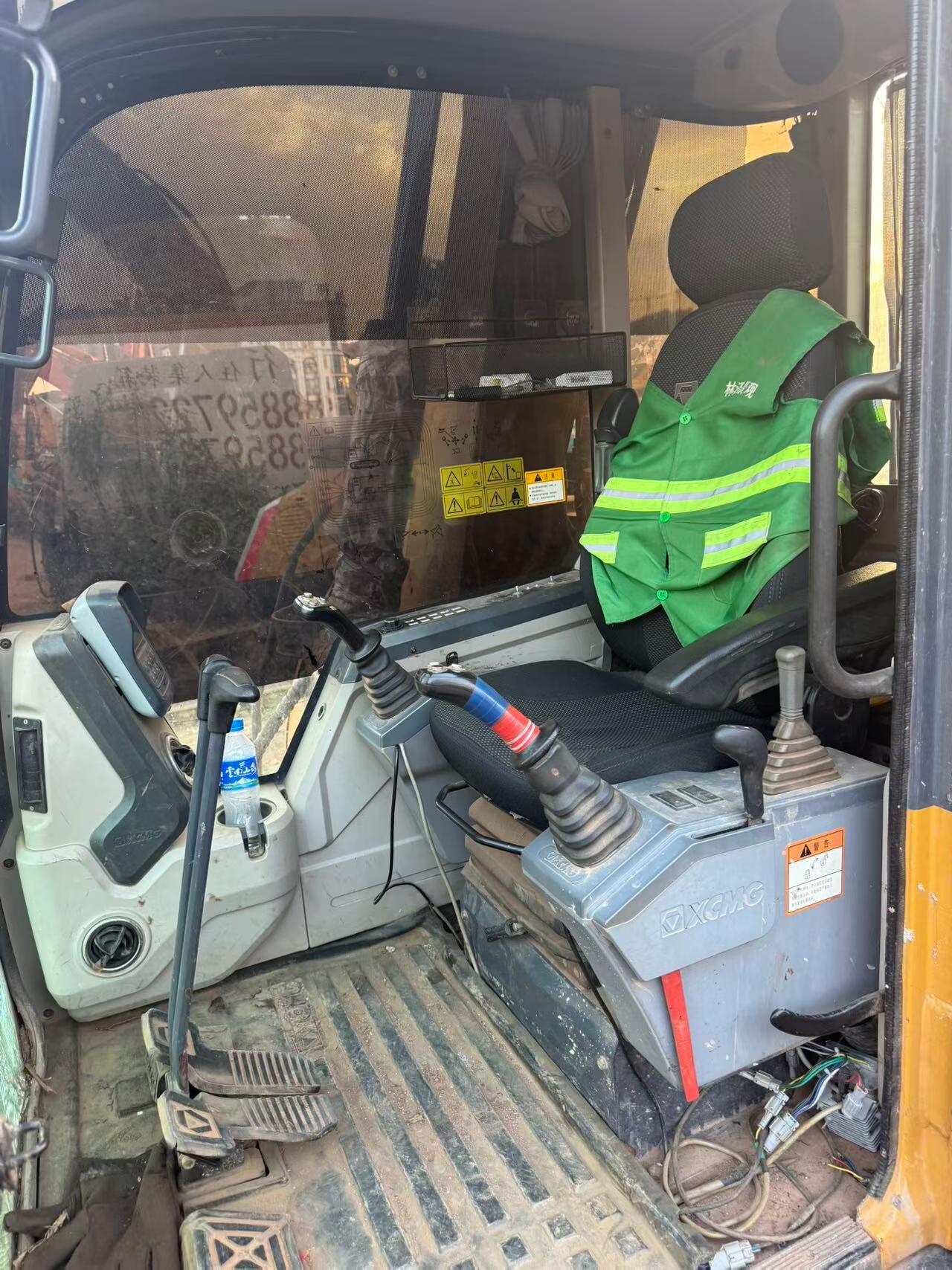 Buy XCMG XE75C Used Excavator / 4
