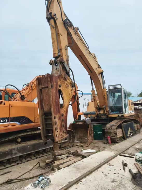 Buy Liebherr R944B Used Excavator / 1