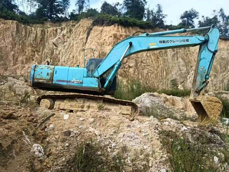 Buy Kobelco SK200-2 Used Excavator / 1