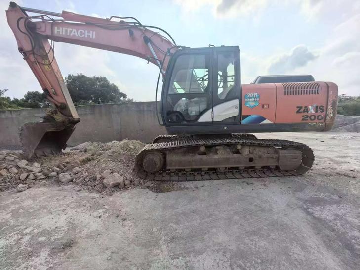 Buy Hitachi ZH200-5A Used Excavator / 1