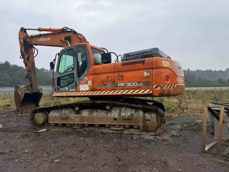Buy Doosan DX260LC Used Excavator / 1