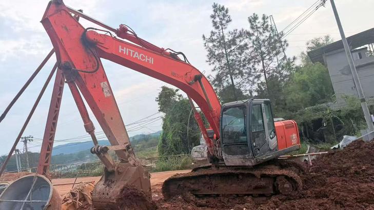 Buy Hitachi EX200-3 Used Excavator / 1