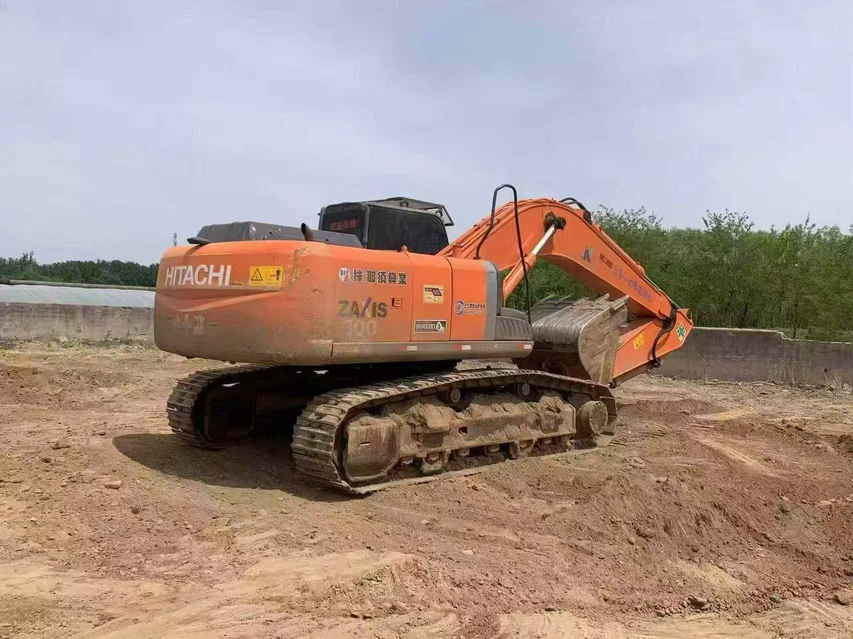 شراء حفارة Hitachi ZX270-3 مستعملة / 2