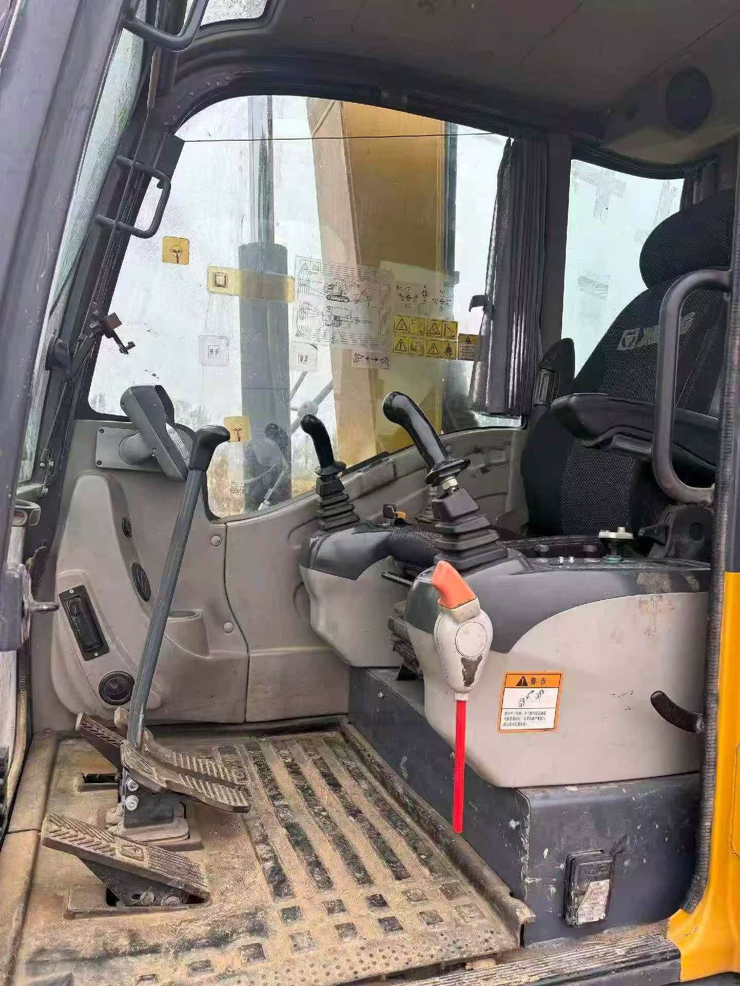 Buy XCMG XE75C Used Excavator / 4