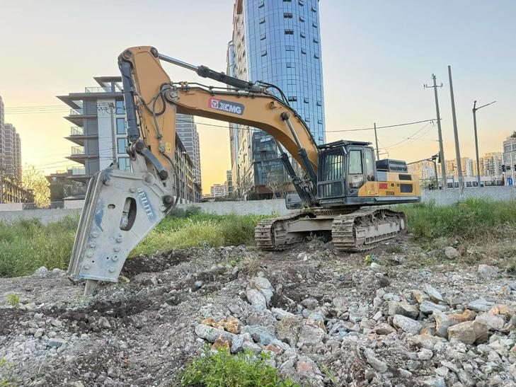 Buy XCMG XE550DK Used Excavator / 1