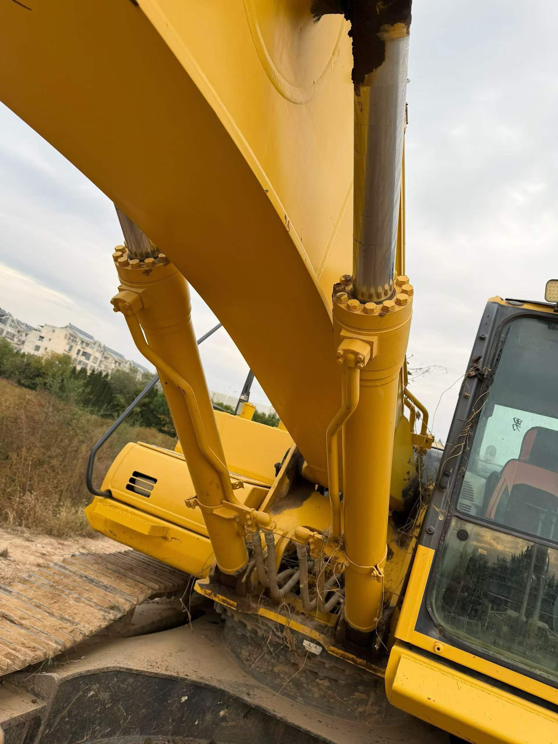 شراء حفارة Komatsu PC300 مستعملة / 2