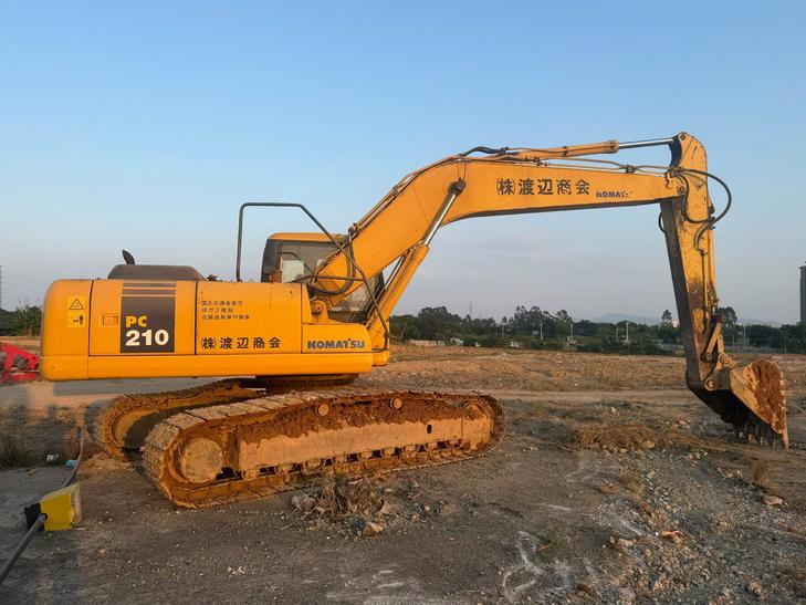 Buy Komatsu PC210-7 Used Excavator / 1