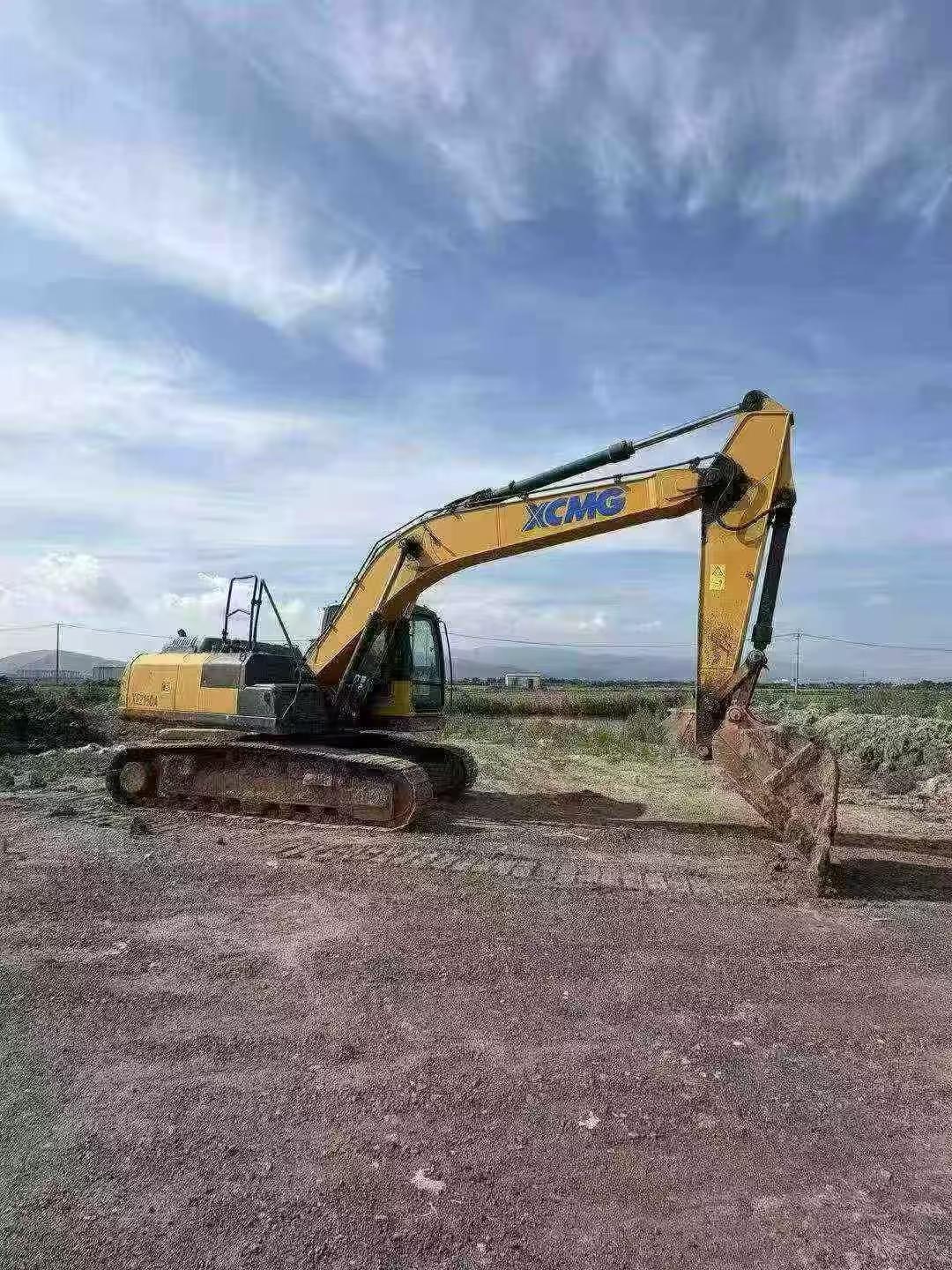 Buy XCMG XE200 Used Excavator / 8