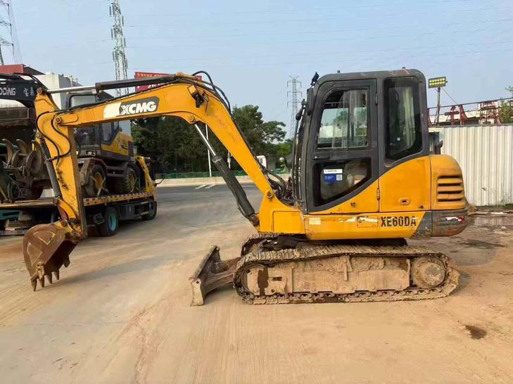 Buy XCMG XE60 Used Excavator / 1