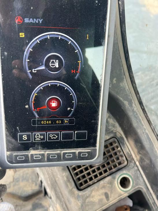 Buy Sany SY200C Used Excavator / 1