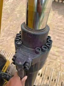 Buy Caterpillar 323 Used Excavator / 9 Buy Caterpillar 323 Used Excavator / 9