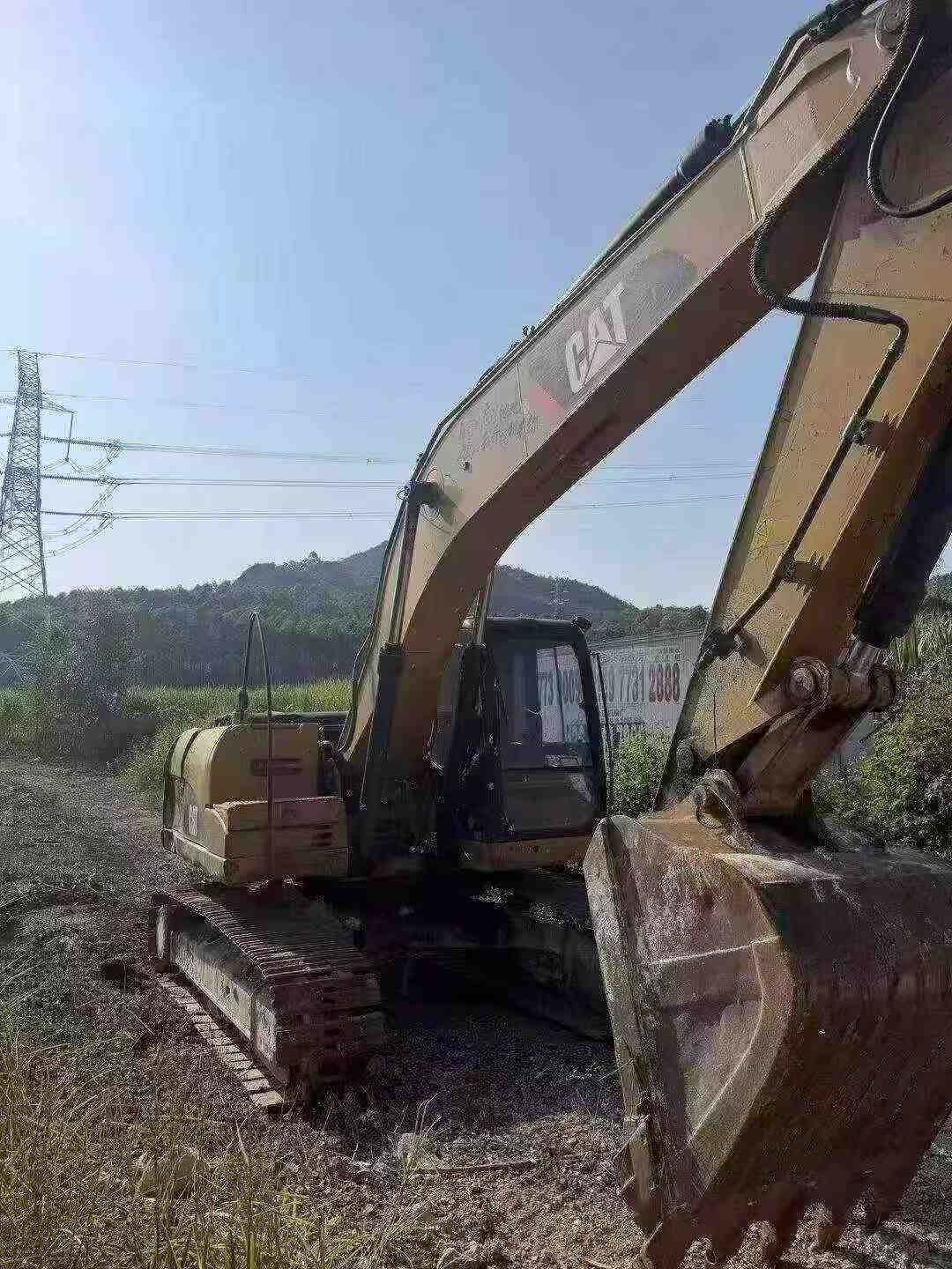 Buy Caterpillar 320D Used Excavator / 2